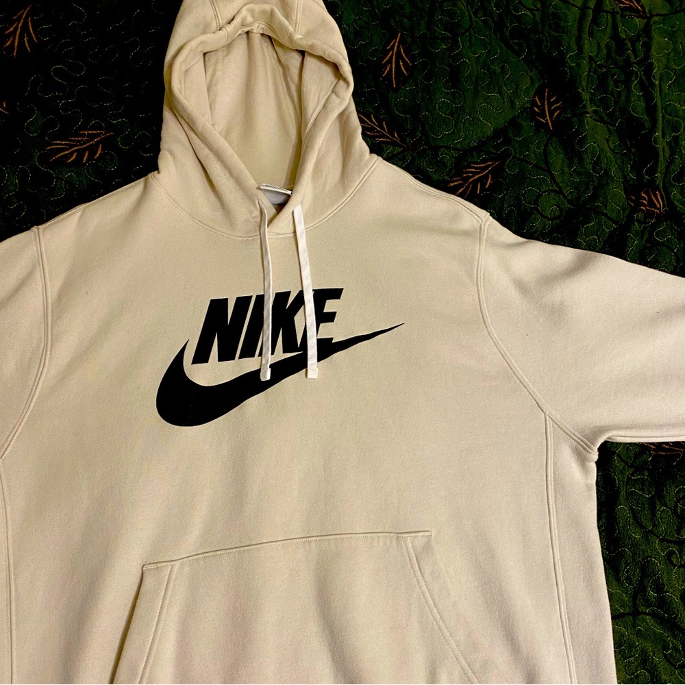 Nike Sportswear Club Fleece
Men's Graphic Pullover Hoodie